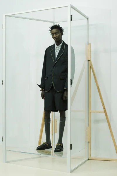 Look 16